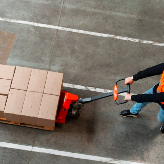 How to Choose the Right Hand Pallet Truck for Your Business UK