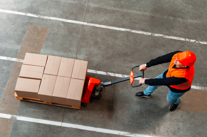 How to Choose the Right Hand Pallet Truck for Your Business UK